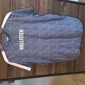 Hollister Men's Blue T-Shirt